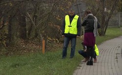 Mieszkaniec Sosnowca wymachiwał nożem na ulicy. Policjanci strzelali do niego 27 razy