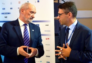 Macierewicz odwołał dowódcę Jednostki Wojskowej GROM