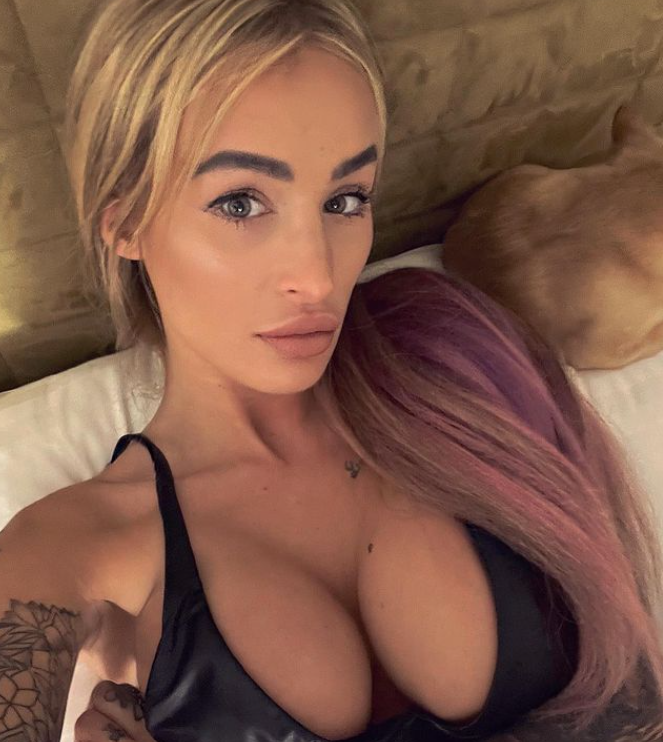 Česká pornoherečka Daisy Lee.