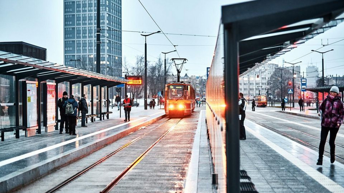 Opłata własną kartą za ilość realnie przejechanych przystanków zamiast biletów czasowych - w taki sposób od jutra będziemy mogli płacić za przejazd komunikacją miejską na dwóch liniach tramwajowych - 10A i 10B.