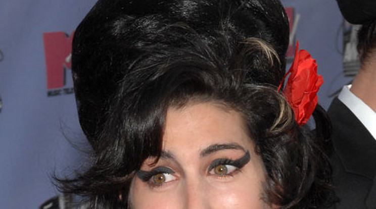 Sarlatán vizsgálta Amy Winehouse holttestét?