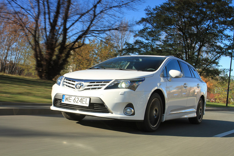 Test Toyoty Avensis Kombi 2.0 D-4D: rodzinnie i sportowo