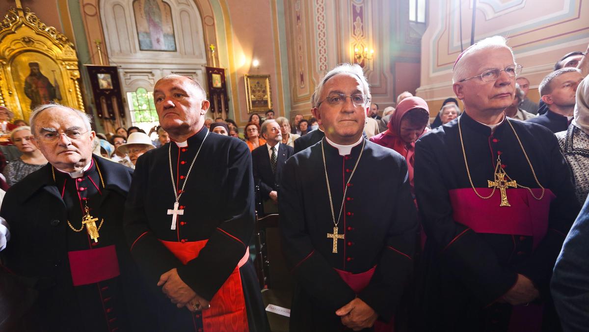 arcybiskup Henryk Hoser, metropolita warszawski kardynał Kazimierz Nycz, nuncjusz apostolski w Polsce Celestino Migliore, arcybiskup Józef Michalik