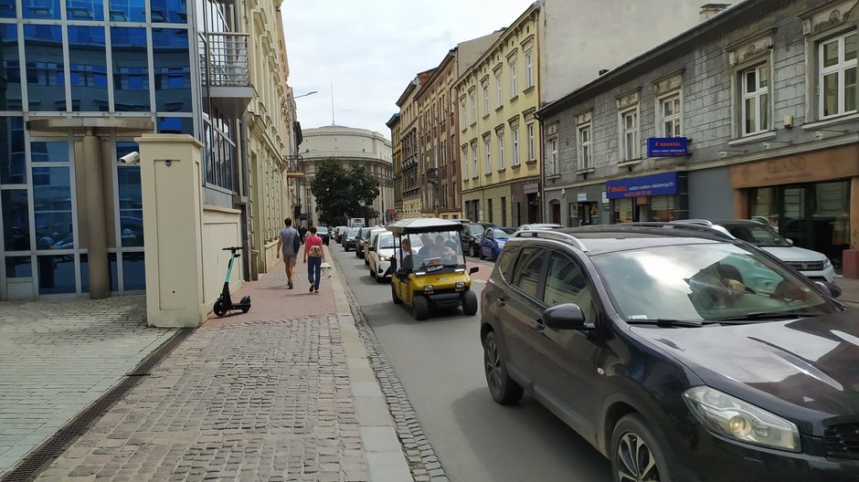 Sklep metalowy pana Piotra znajdziecie przy ulicy Wielopole 5. Jego właściciel przez lata mógł obserwować exodus mieszkańców z centrum Krakowa.