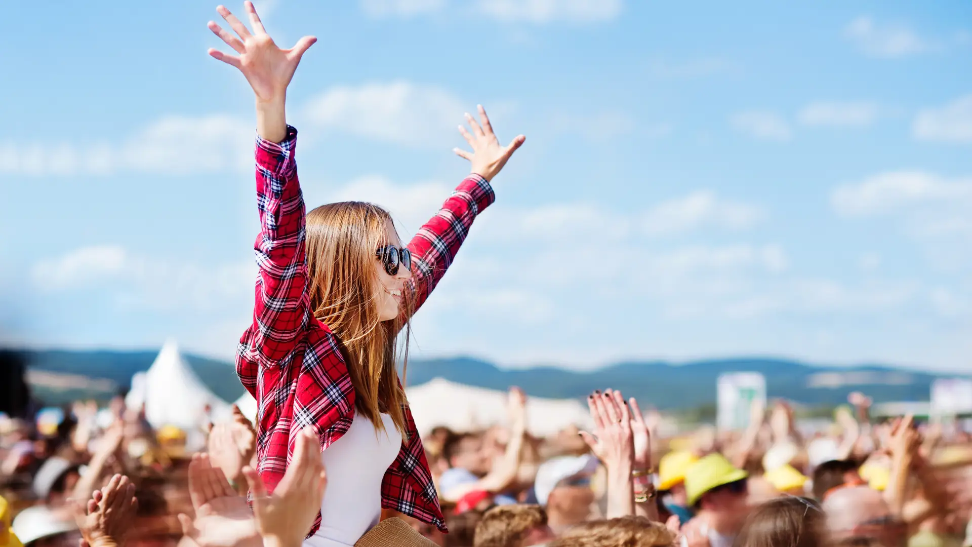 Najlepsze festiwalowe koszulki, z którymi nie zginiesz w tłumie