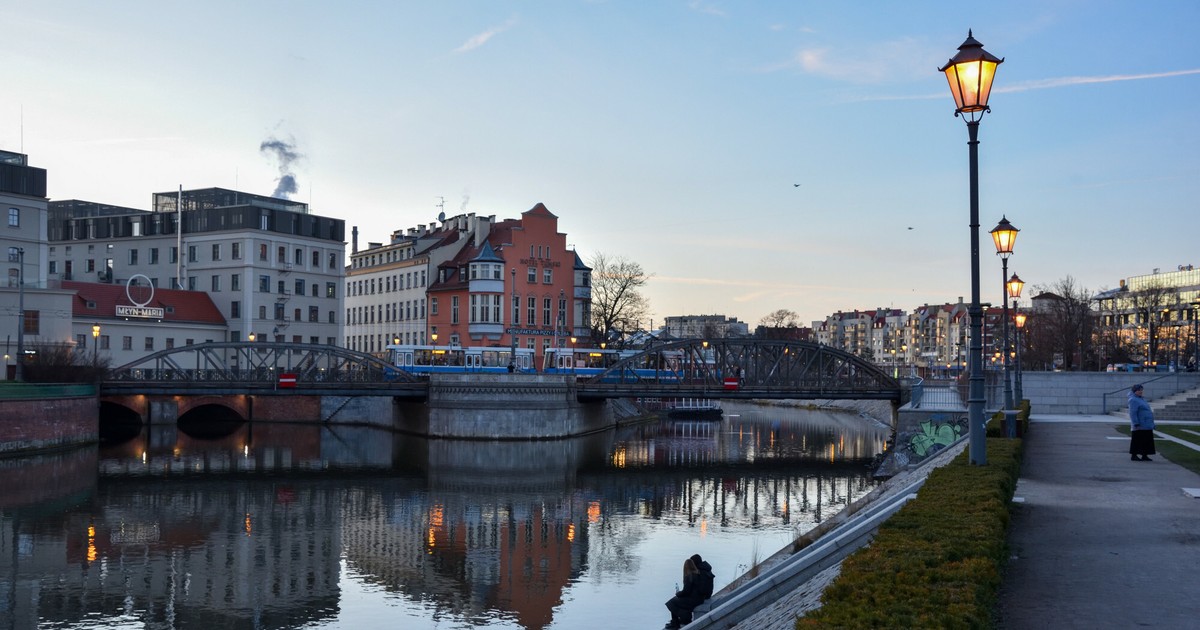 The Germans did not want to stop working on the Oder River.  Business versus politicians