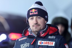 adam małysz przyznał, że podjął niewłaściwą decyzję. prezes pzn przeprosił za błąd