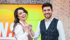 Zestresowana Katarzyna Pakosińska zadebiutowała w 'Pytaniu na śniadanie'. Jej partner ruszył z pomocą [FOTO]