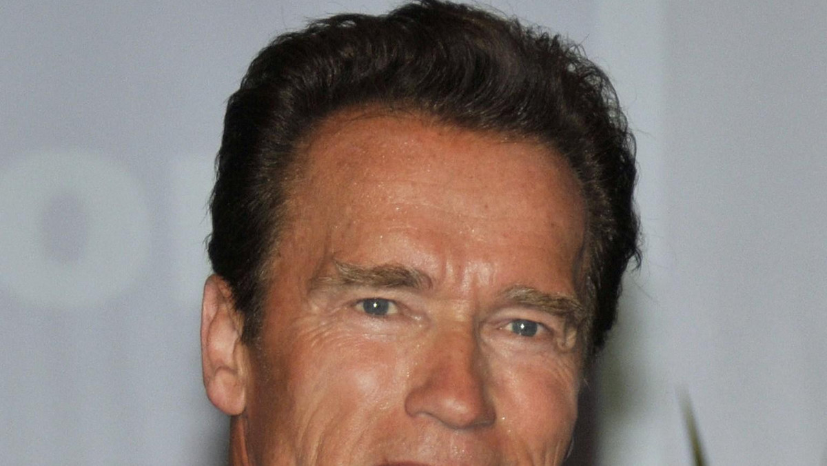 Znany aktor hollywoodzki, były gubernator Kalifornii Arnold Schwarzenegger był zmuszony rozstać się z kolekcją popiersi przywódców sowieckich, na które dłużej nie chciała patrzeć jego żona - podały rosyjskie media powołując się na portal internetowy Canoe.