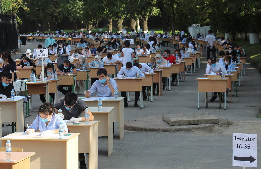 Egzaminy na studia w Taszkiencie, stolicy Uzbekistanu