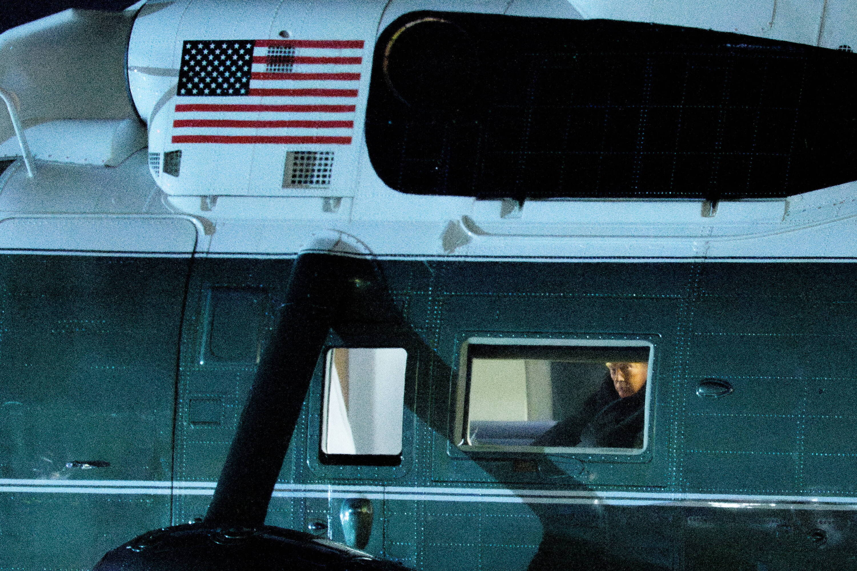 Usterka zmusiła Air Force One do zawrócenia - Trump leciał dalej zastępczym samolotem