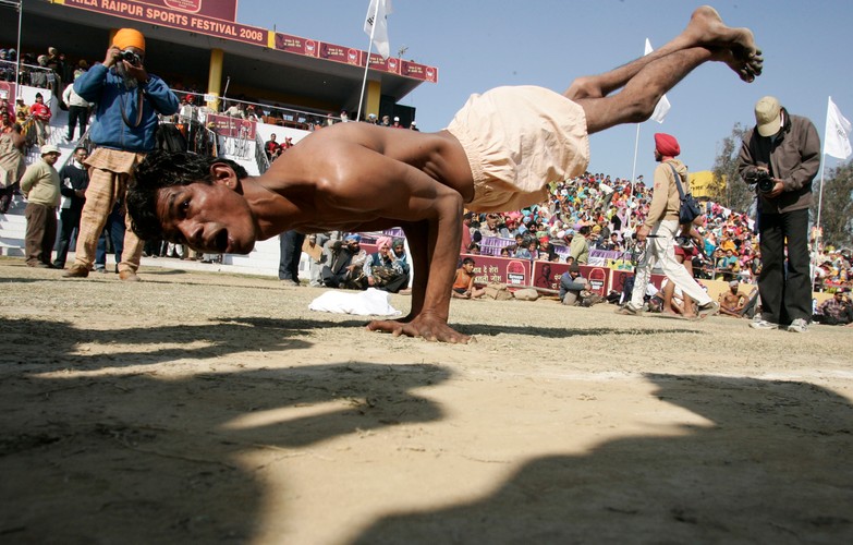 Wiejskie igrzyska obfitują w najdziwniejsze z punktu widzenia Europejczyka konkurencje