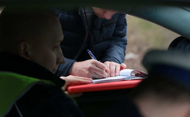 Policja planuje nowe zakazy, kary i... ułatwienie w płaceniu mandatów. Zobacz, co może się zmienić