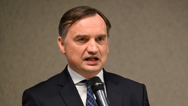 zbigniew ziobro dostał azyl na węgrzech. prawnik przytacza słynny wpis donalda tuska