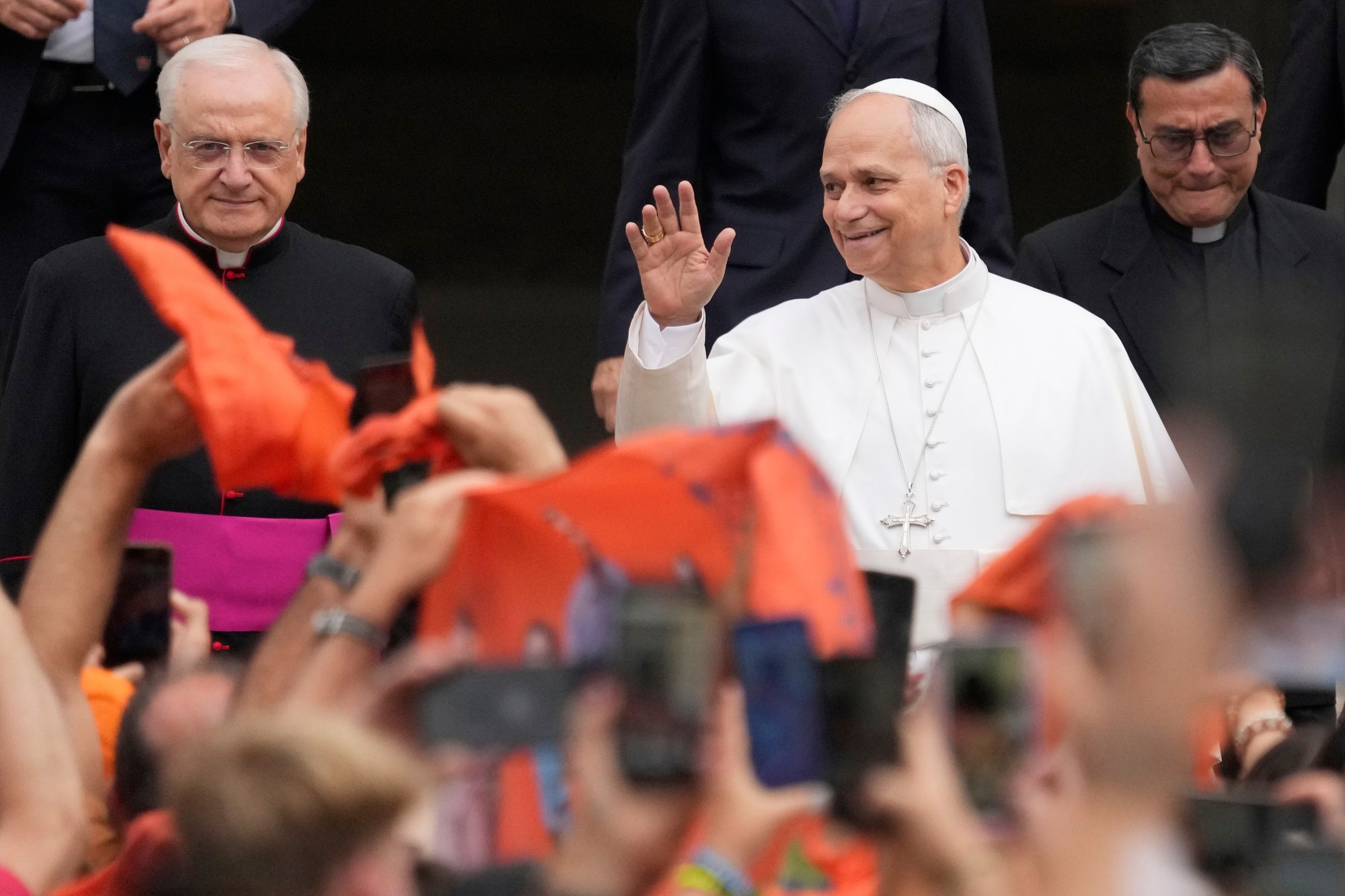 Pápež Lev XIV. v piatok pri príležitosti svojho 100. dňa vo funkcii naliehavo vyzýval na mier. 
