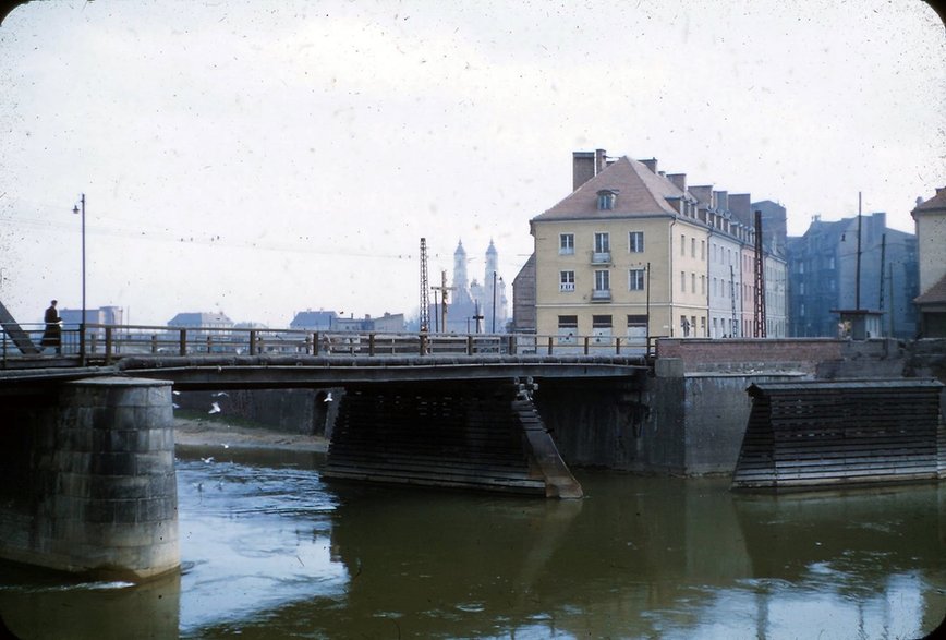 Nieistniejące w Poznaniu: Most Chwaliszewski i dawne koryto Warty - dawniej