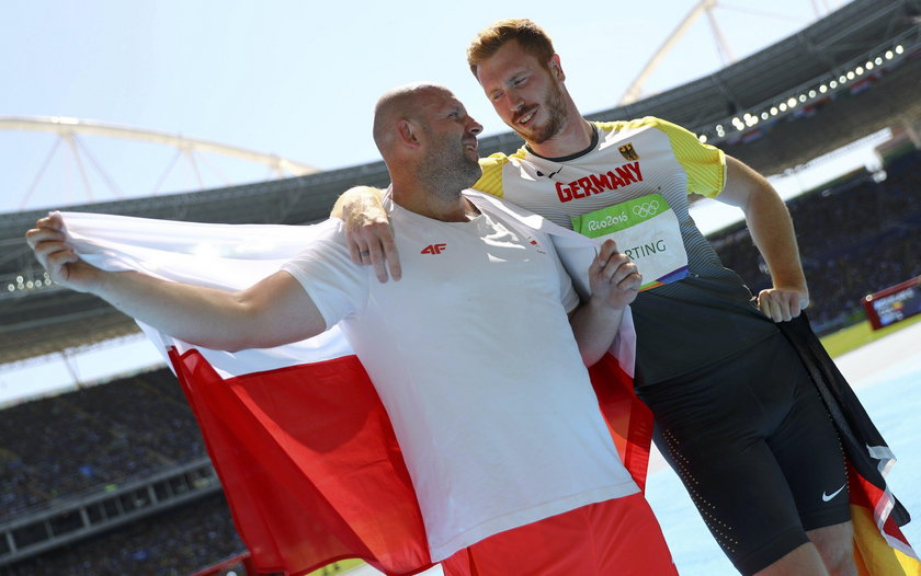 Rio 2016: Christoph Harting tańczył w trakcie hymnu. Żenada mistrza