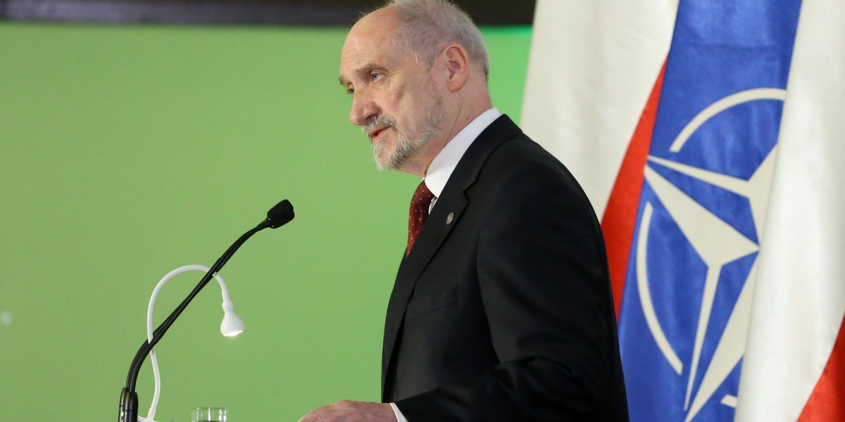 Macierewicz na wojnie z posłami PiS?