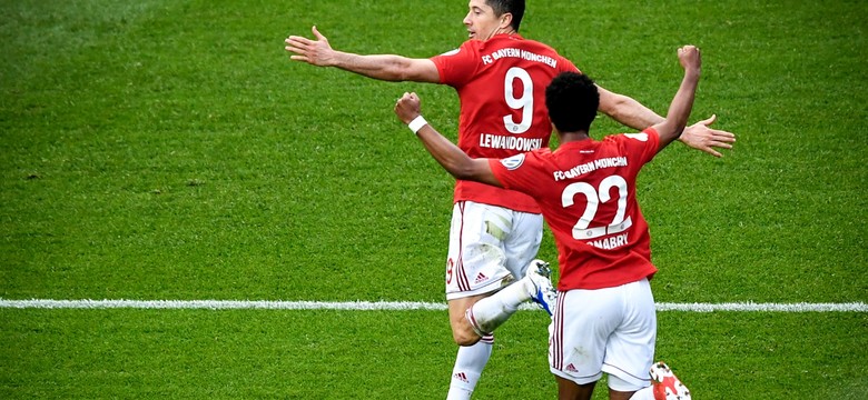 Lewandowski bohaterem finału Pucharu Niemiec. Dwa gole Polaka, triumf Bayernu [WIDEO]