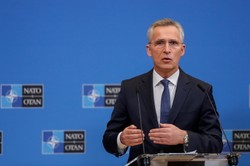 NATO uruchamia plany obronne. Stoltenberg: Pokój w Europie został zdruzgotany