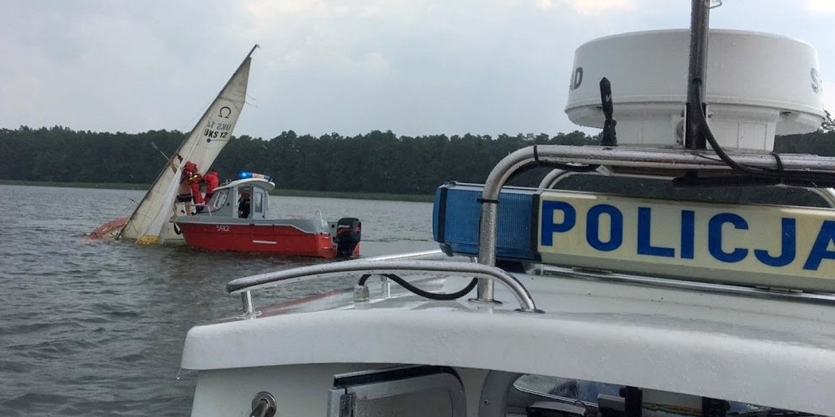 Dramat rodziny nad jeziorem Roś. Dziewczynki miały łzy w oczach. Frajdy nie udało się uratować