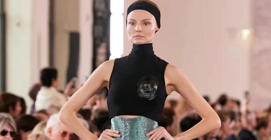 Magdalena Frąckowiak wraca do mody? Polska modelka poszła w wybiegu Schiaparelli