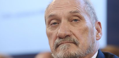 Macierewicz zmienia zapisy, by móc zatrudniać „misiewiczów”