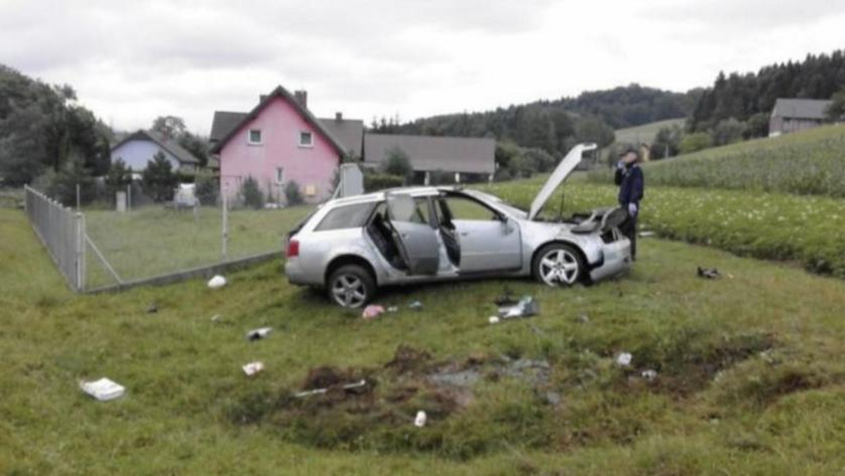 W tragicznym wypadku samochodowym w 2018 r. zginęła 18-letnia pasażerka. Oprócz niej samochodem jechali bracia bliźniacy — obaj pijani, jednak przez długi czas nie wiadomo było, który kierował pojazdem. Dopiero po trzech i pół roku śledczy zdecydowali się zatrzymać jednego z nich, postawić mu zarzuty i zawnioskować o areszt — informuje TVN24.