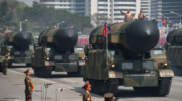 A Koreai Népi Hadsereg elképesztő arzenállal vonult fel / Fotó: AFP