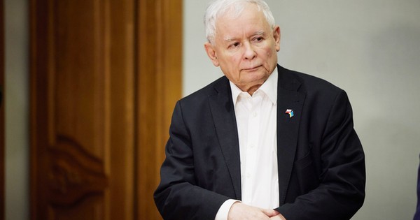 Kaczyński sięgnął do kieszeni. Duży przelew przed rozłamem w partii