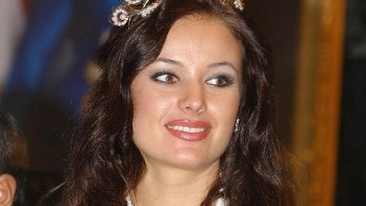Rosjanie za najładniejszą kobietę w kraju uznali prezenterkę telewizyjną i byłą Miss Universe Oksanę Fiodorową. Najmądrzejszą z Rosjanek została przewodnicząca Rady Federacji, izby wyższej rosyjskiego parlamentu, Walentyna Matwijenko - donosi serwis newsu.com.