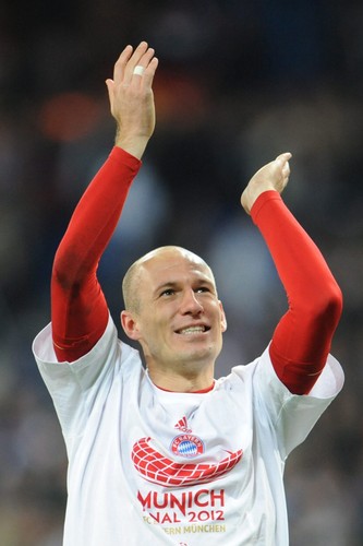 Radość piłkarza Bayernu Monachium Arjena Robbena po awansie do finału Ligi Mistrzów