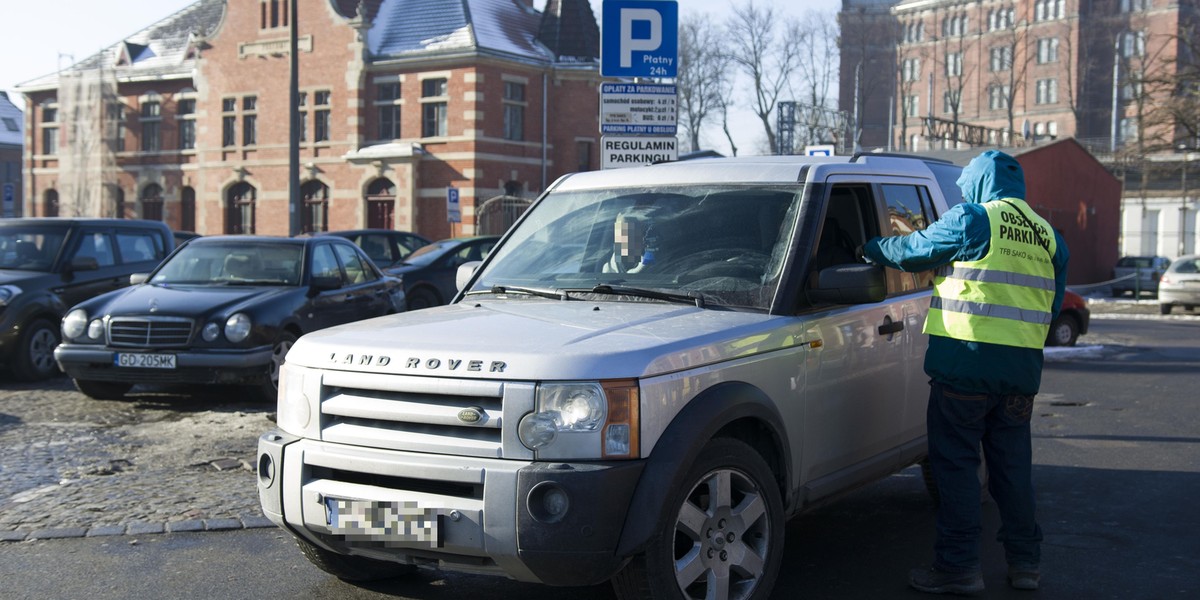 Parking przy dworcu kolejowym w Gdańsku Głównym