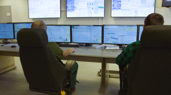 Udoskonalony system procesu spalania, który właśnie wdrożono, wykorzystuje sztuczną inteligencję i logikę rozmytą.