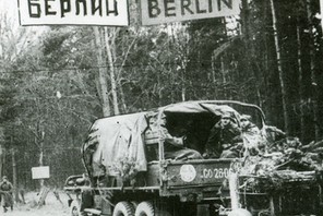 Polscy żołnierze w drodze na Berlin, 1945 r.