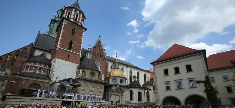 Kard. Franciszek Macharski spoczął w krypcie Katedry na Wawelu