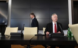 Karczewski: Senat nie zajmie się we wtorek wnioskiem prezydenta ws. referendum