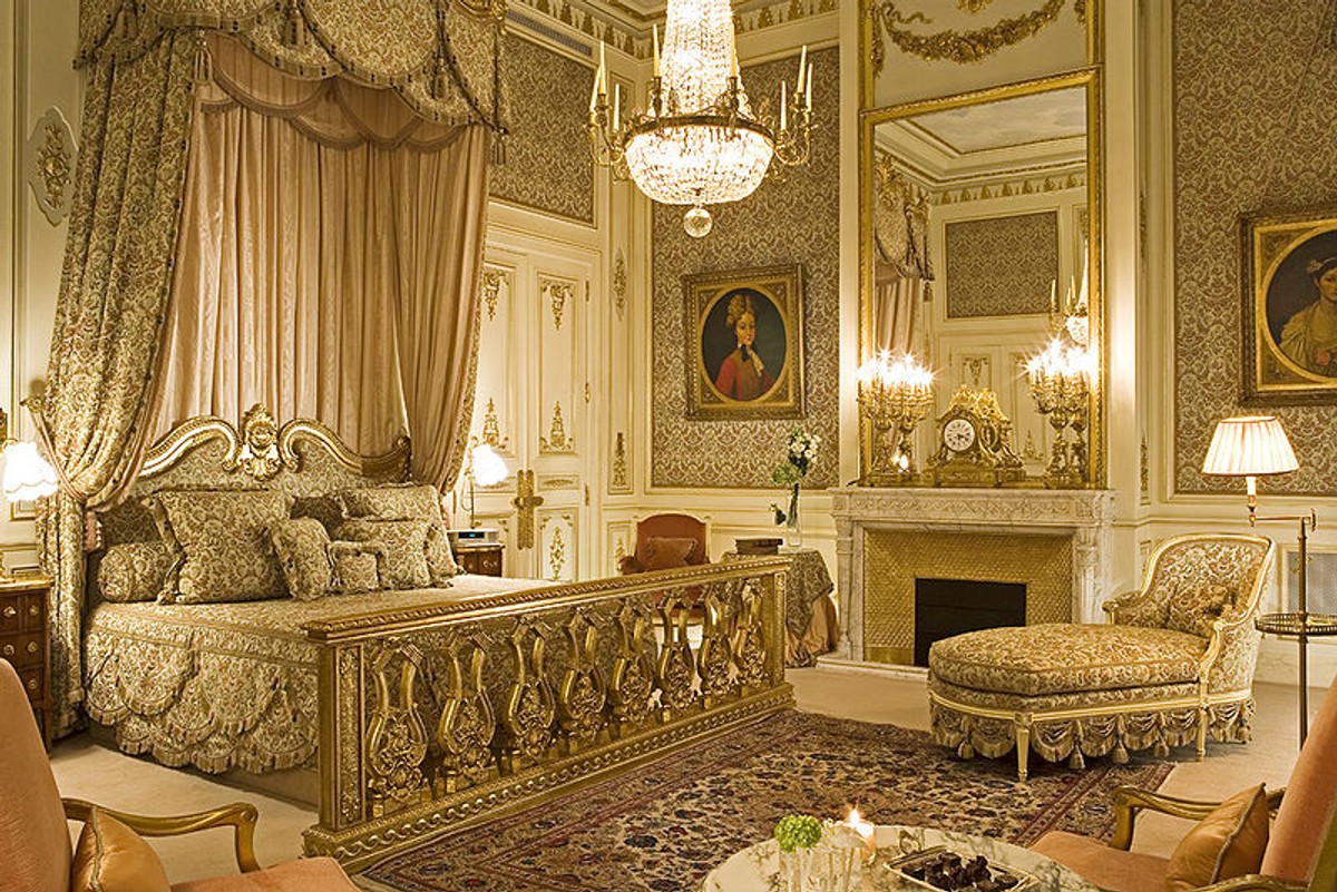 Apartament cesarski w paryskim hotelu Ritz, fot. Ritzparis - Fabrice Rambert (Ritz Paris) [CC BY-SA 3.0], Wikimedia Commons