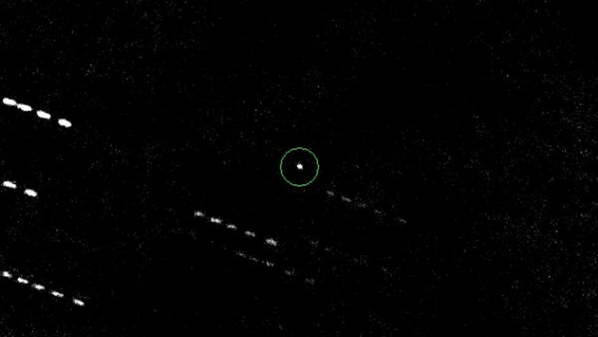 Astronomowie z Uniwersytetu Hawajskiego sfotografowali asteroidę 99942 Apophis, która stała się słynna po tym, jak w 2004 roku ogłoszono, że jej szansa za zderzenie z Ziemią w 2029 roku wynosi aż 1 do 37. Dziś właściwie wyklucza się takie zagrożenie w tym terminie.
