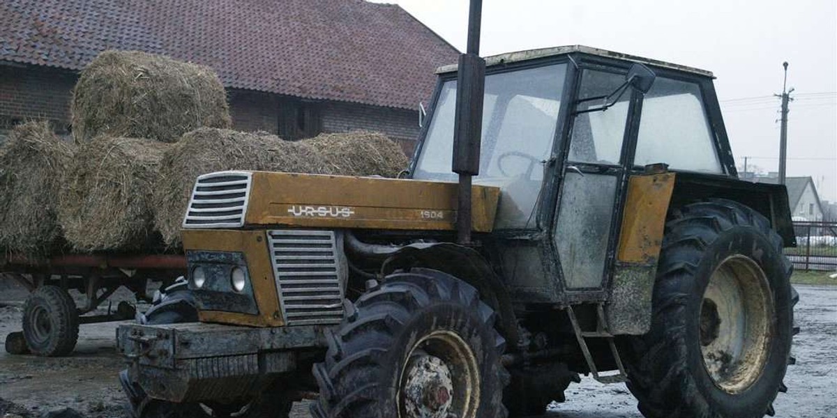 Zginął pod własnym traktorem