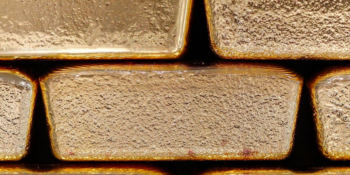 10 people have been arrested in connection with a €25 million international gold smuggling ring