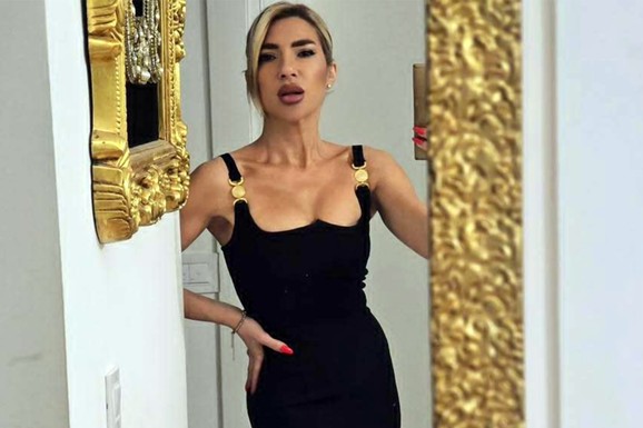"ČEKALA SAM OVU NOĆ, MOJA LJUBAV" Jovana Jeremić pozira u vreloj haljini i najavljuje važan datum: Dekolte puca, a šlic skoro do kuka