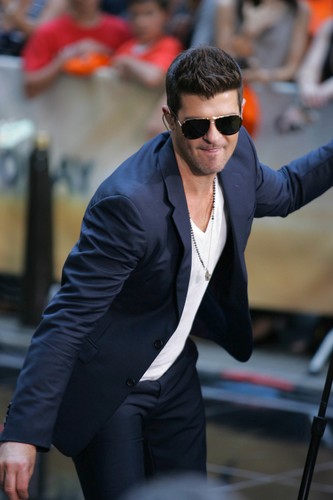 Robin Thicke podczas koncertu przed Rockefeller Center – 30 lipca 2013