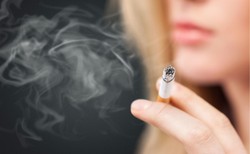 "Nowa generacja uzależniona od nikotyny". Za sprawą e-papierosów