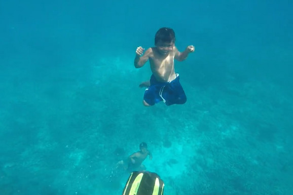 "MORSKI NOMADI" U ovom plemenu deca menjaju oblik očiju da savršeno jasno vide pod vodom - prilagođavaju se kao delfini (VIDEO)