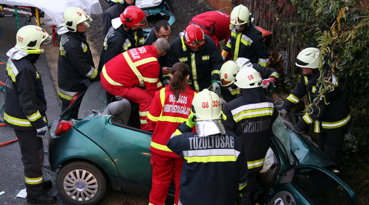 Súlyos baleset történt Sárbogárdon - Fotó: Hadlaczki István tűzoltó őrnagy