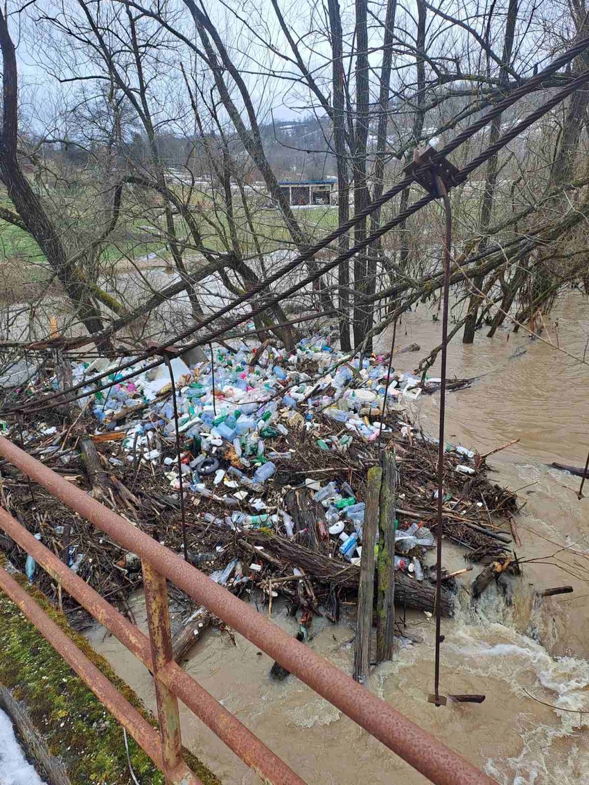 Ekipe su na terenu, radi se bez predaha kako bi se sanirala ogromna šteta