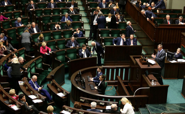 Sejm przyjął zmiany w kwocie wolnej od podatku. Wzrośnie tylko dla najbiedniejszych