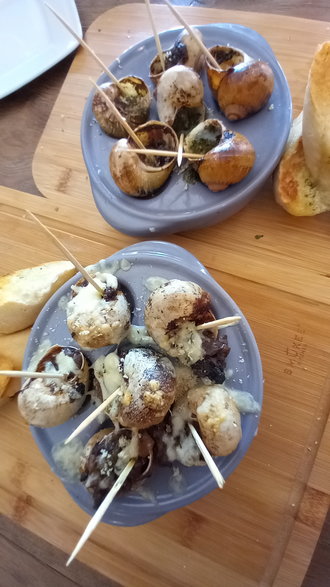 Tradycyjny przysmak Warmii i Mazur - nadziewane ślimaki!