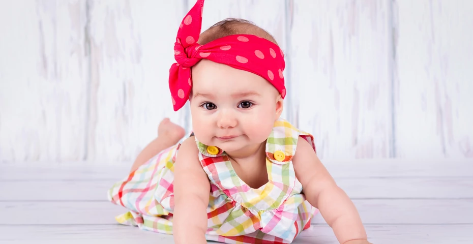 Jak wiązać chustę dla niemowlaka na głowę?